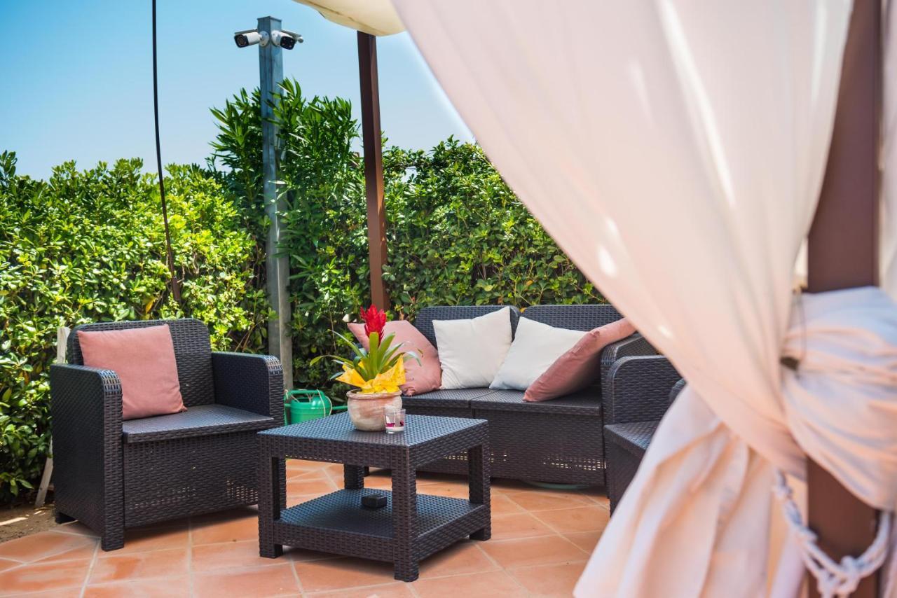 Relais Del Borgo- Domo Hotell Porto San Paolo  Eksteriør bilde