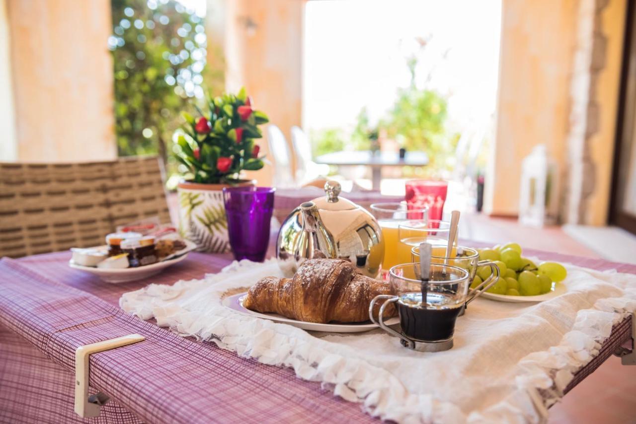 Relais Del Borgo- Domo Hotell Porto San Paolo  Eksteriør bilde