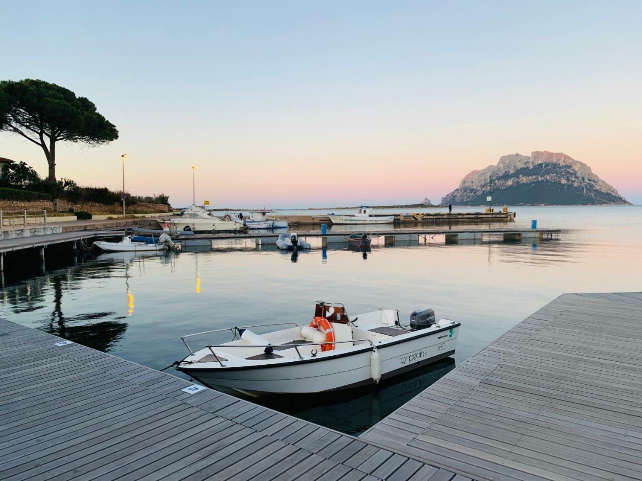 Relais Del Borgo- Domo Hotell Porto San Paolo  Eksteriør bilde