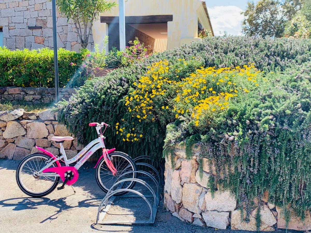 Relais Del Borgo- Domo Hotell Porto San Paolo  Eksteriør bilde