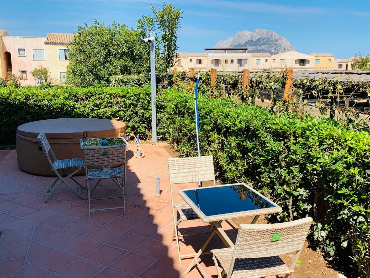 Relais Del Borgo- Domo Hotell Porto San Paolo  Eksteriør bilde